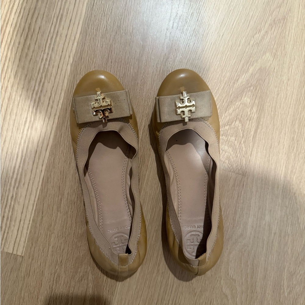 Tory Burch Women's Gold and Tan Flats
